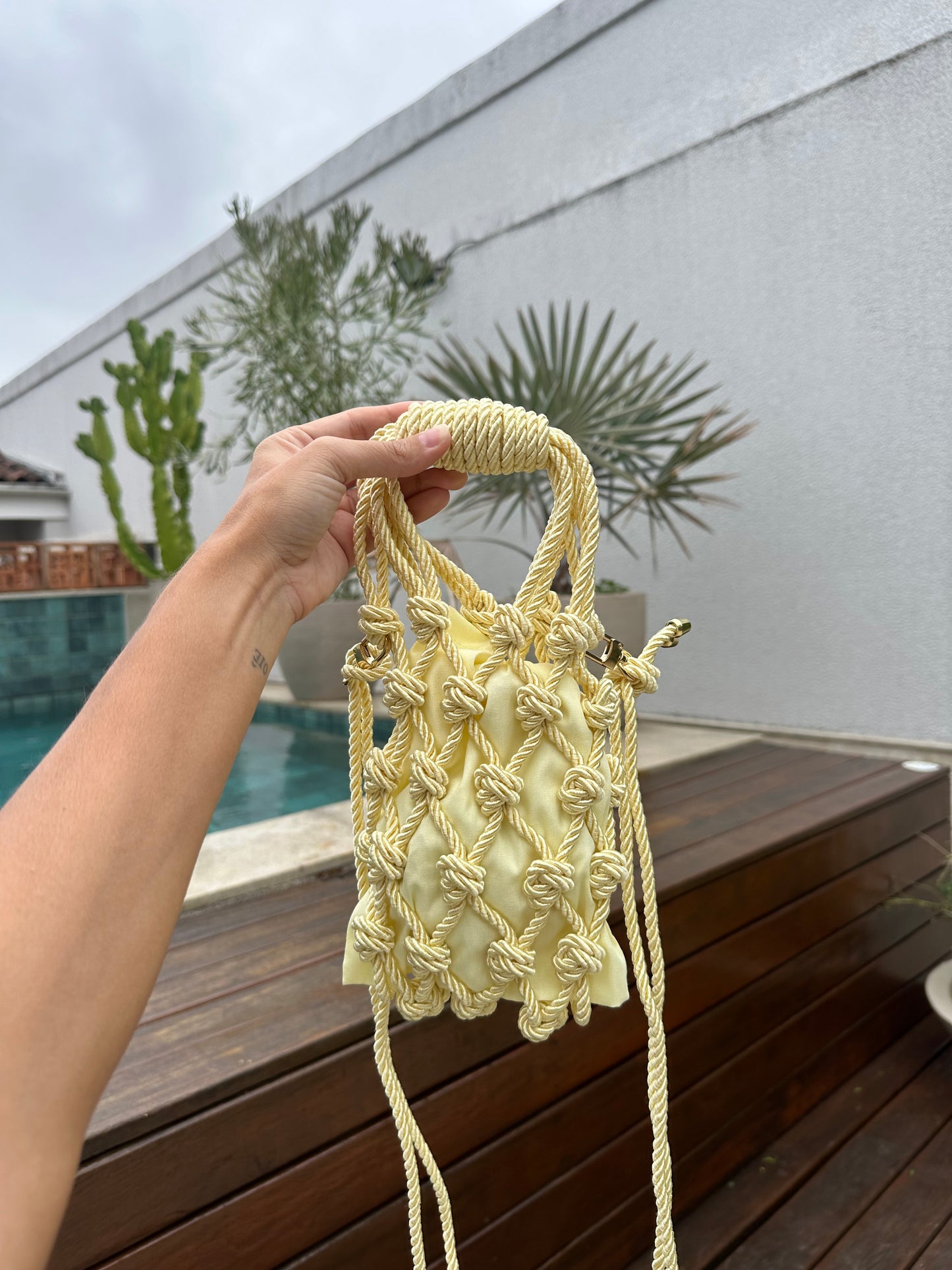 BOLSA EM MACRAMÊ TRANCOSO