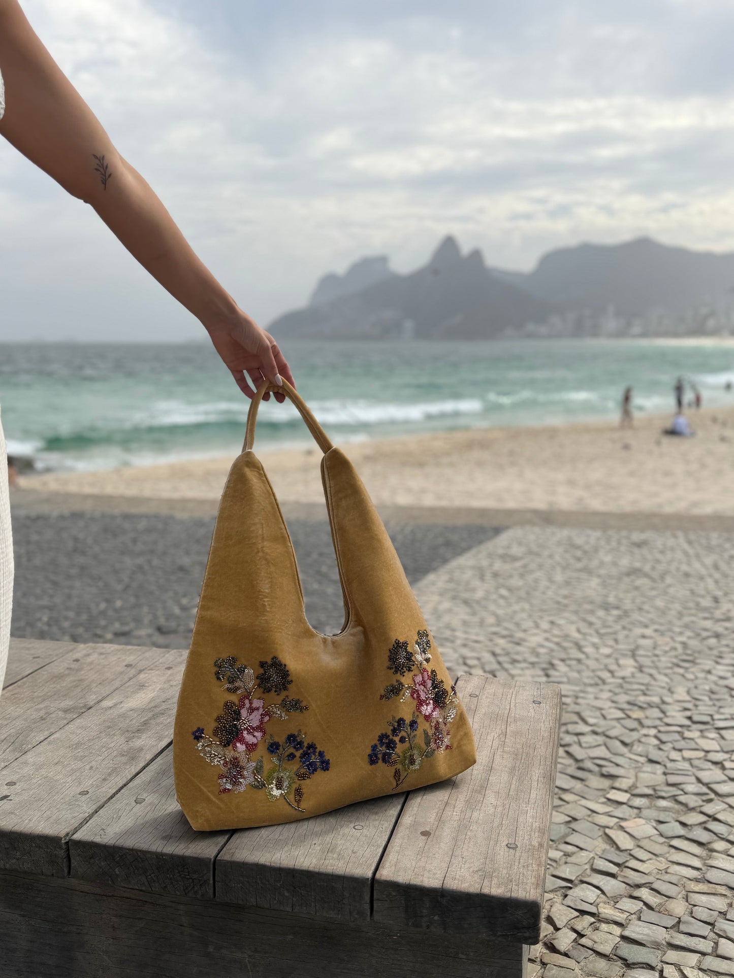 BOLSA VELUDO PARATY
