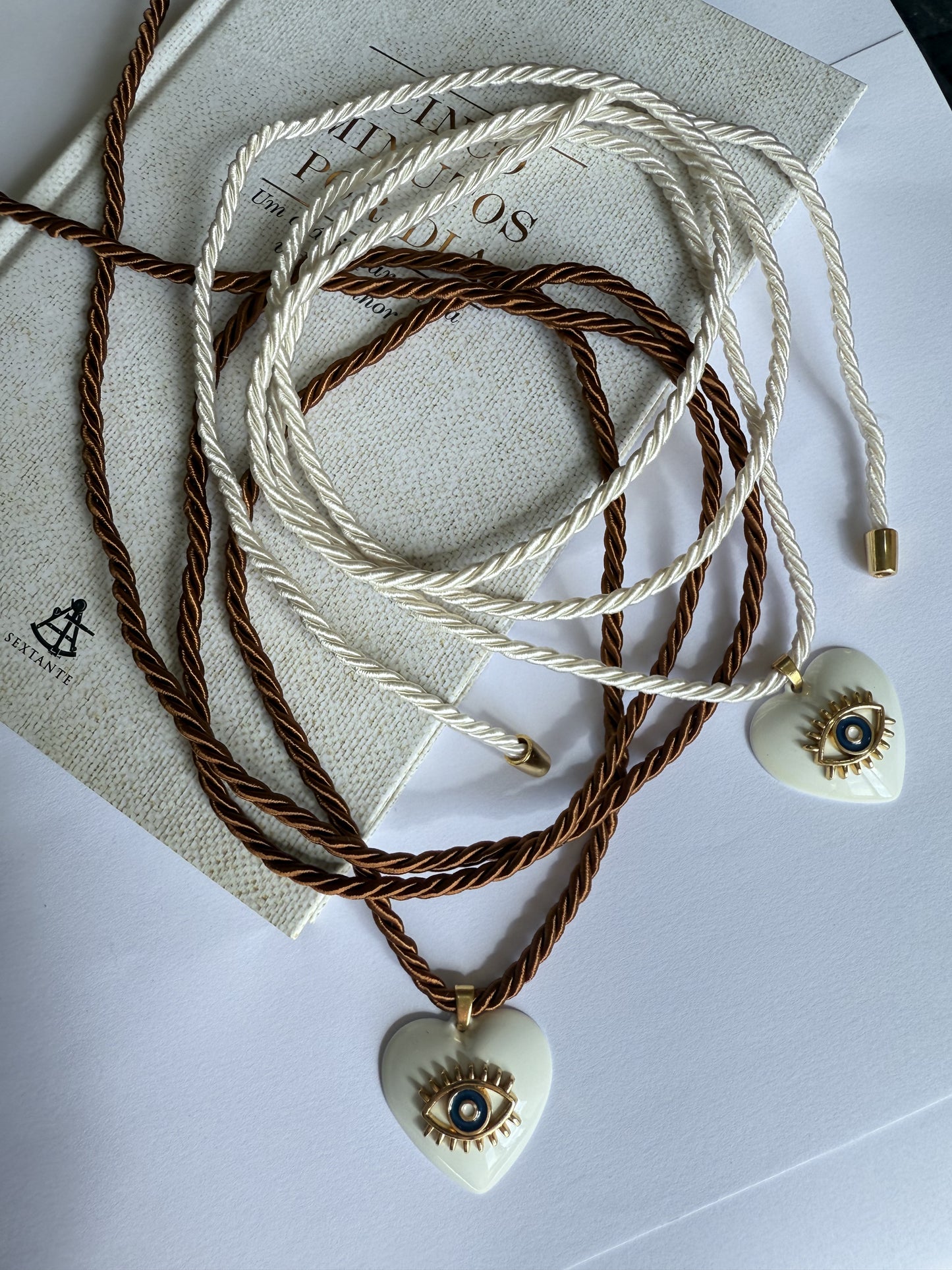 COLAR CORAÇÃO BRANCO